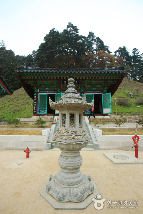 Woljeongsa Temple (오대산 월정사)