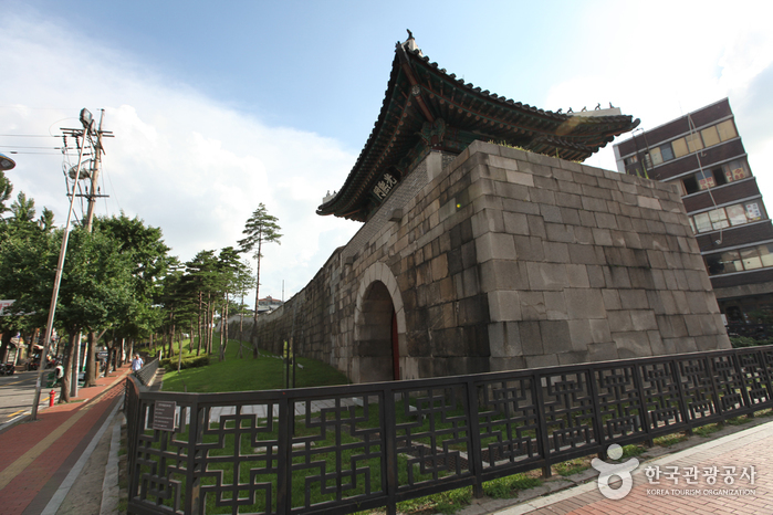 thumbnail-Gwanghuimun Gate (광희문)-6