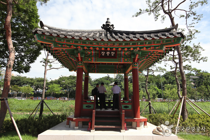 奨忠壇公園（장충단공원）