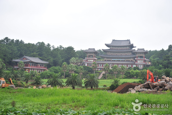 Jeju Yakcheonsa Temple (약천사(제주))