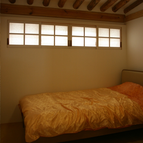 Charm House (참 하우스)