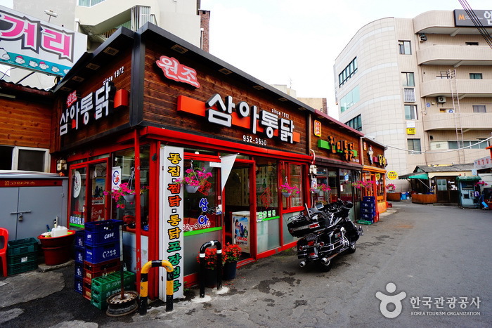 Rue Dakddongzip au marché Pyeonghwa de Daegu (대구 평화시장 닭똥집 골목)