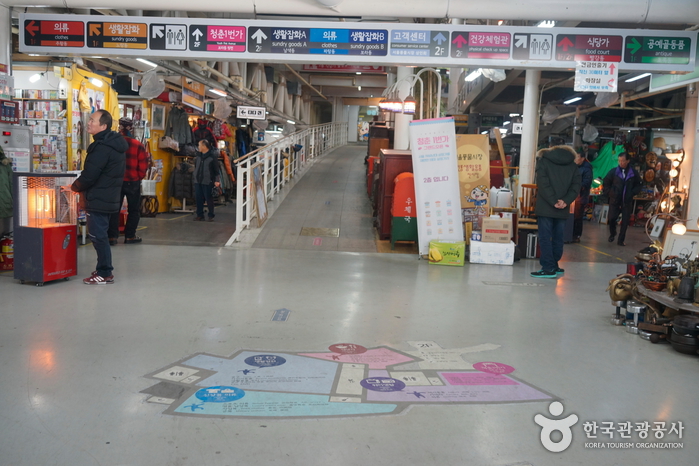 Seoul Folk Flea Market (서울 풍물시장)