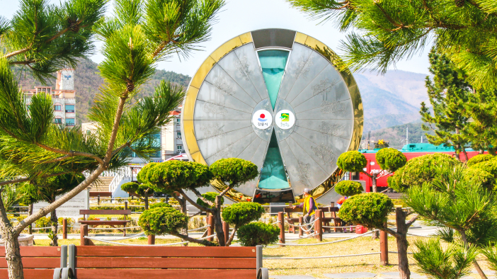 Jeongdongjin Moraesigye Park (Sandglass Park) with a gigantic 40-ton piece of sandglass