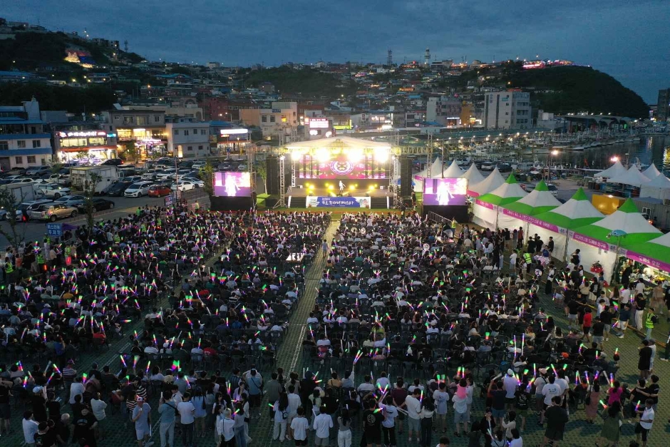 Mukho Dojjaebi Festa (묵호 도째비페스타)