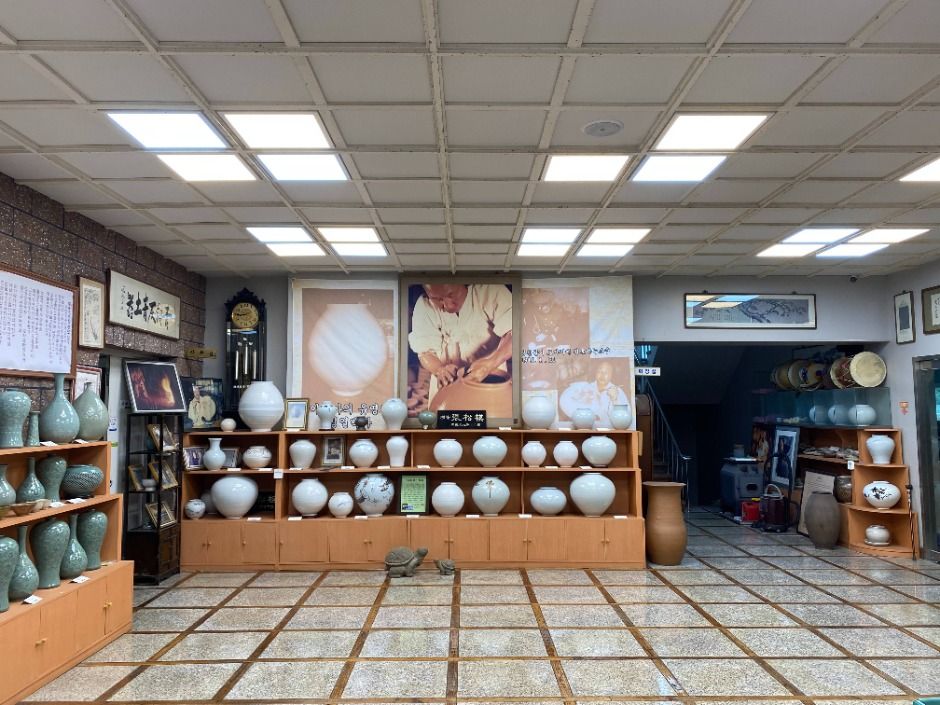 장송모 도자연구원