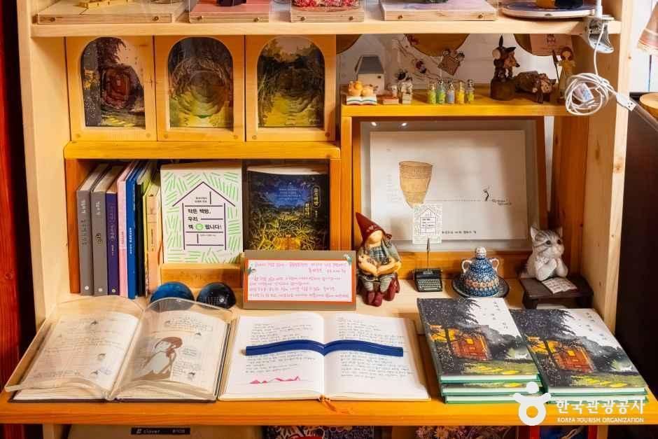 thumbnail-숲속작은책방-14