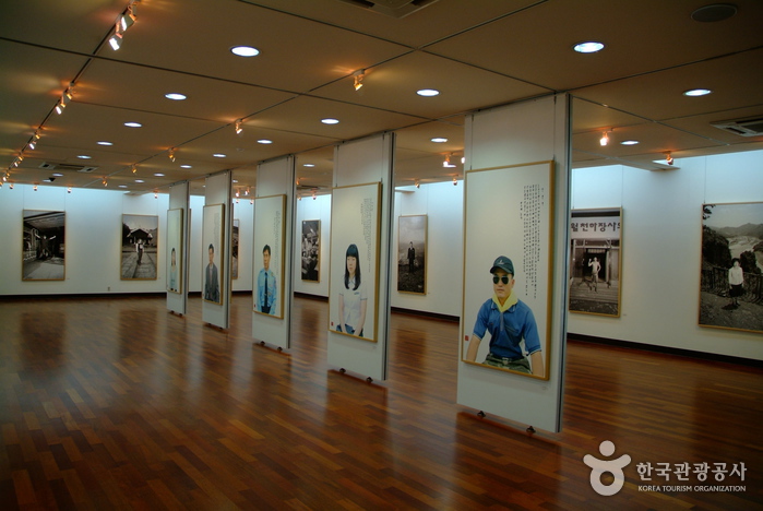 Donggang Museum of Photography (동강사진박물관)5