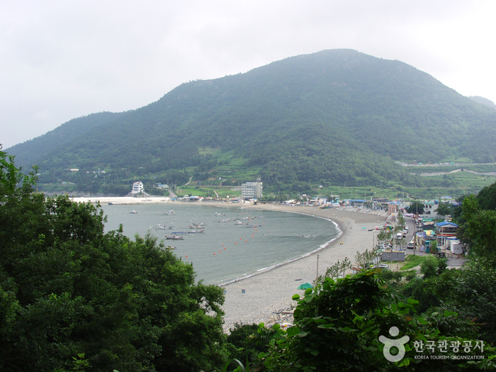Manseong-ri Black Sand Beach (만성리 검은모래해변(만성리해수욕장))