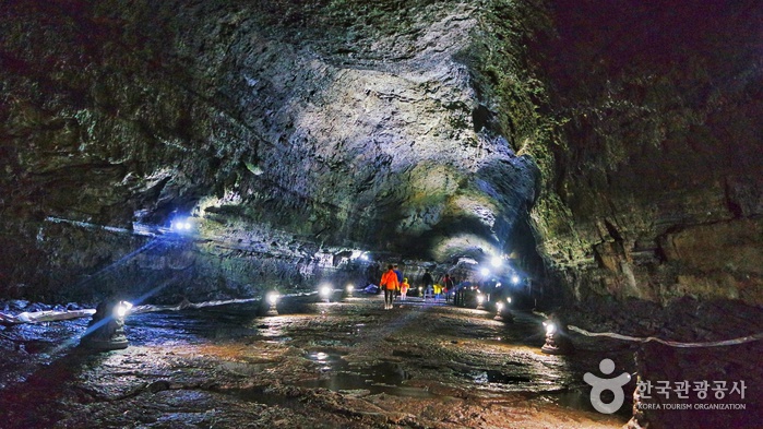 Manjanggul Lava Tube [National Geopark] (만장굴 (제주도 국가지질공원))