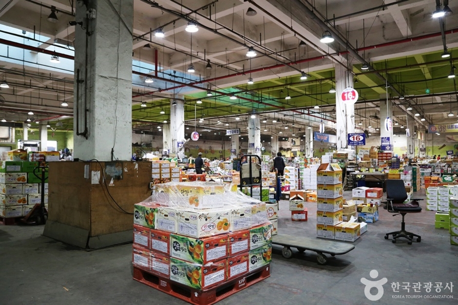 釜山嚴弓農產品批發市場(부산 엄궁농산물도매시장)