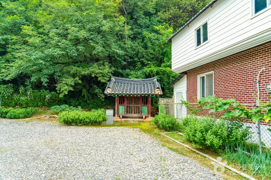 thumbnail-죽산 두현리 석조삼존불입상-10