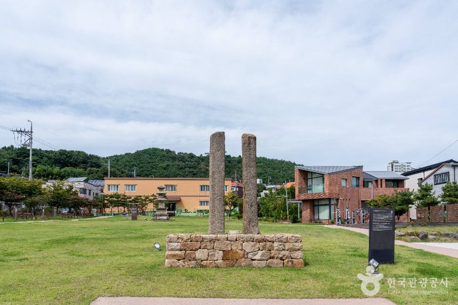 서산동문동오층석탑 및 당간지주