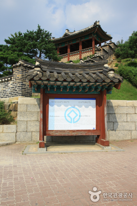 Hwahongmun Gate (화홍문)