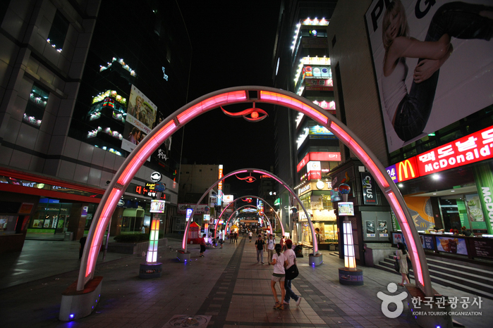 BIFF Square (BIFF 광장 (구, PIFF 광장))