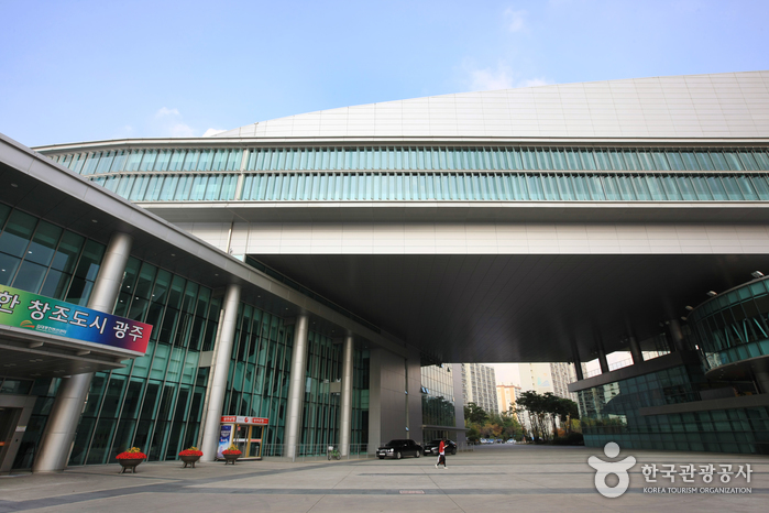 Выставочный конференц-центр имени Ким Дэ Чжуна (김대중컨벤션센터)
