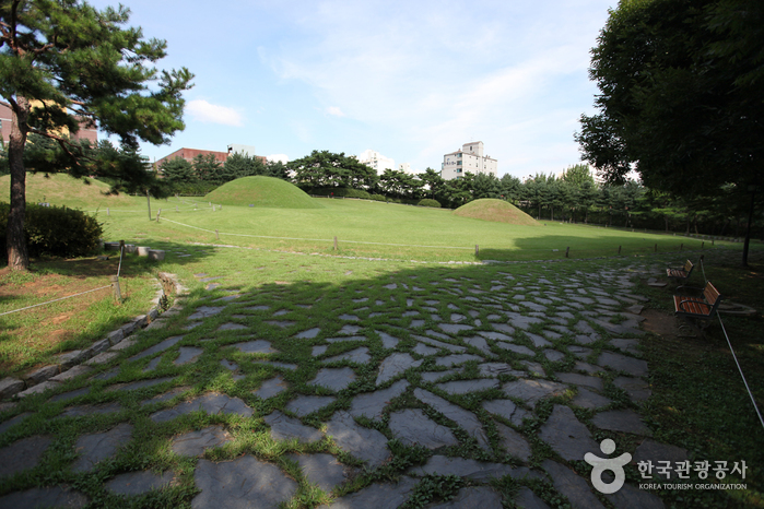 thumbnail-Seoul Bangidong Ancient Tombs (서울 방이동 고분군)-8