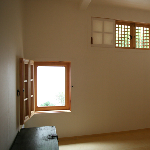 Charm House (참 하우스)