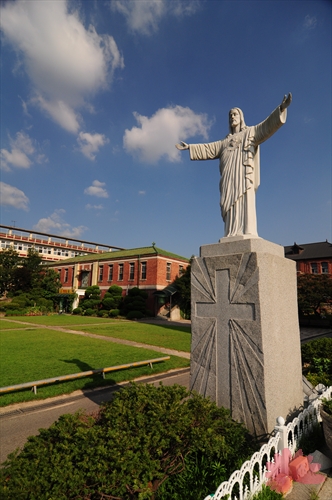 Jeondong Catholic Church (전주전동성당)