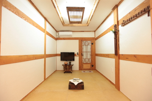 Bukyungdang (부경당)