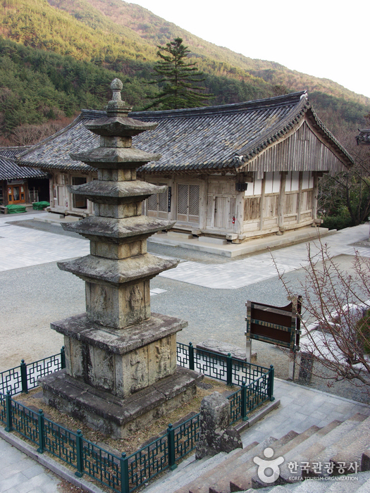 Hwaeomsa Temple (화엄사)
