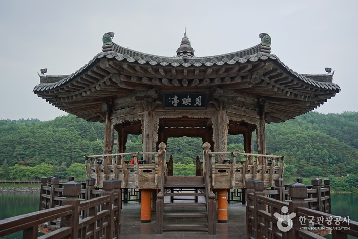 Pont Woryeonggyo (월영교)