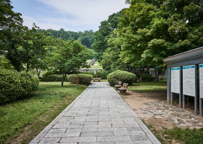 Site du palais Goryeogungji (고려궁지)