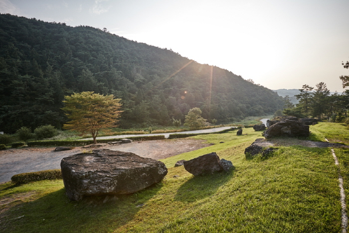 Hwasun Dolmen Site [UNESCO World Heritage] (화순 고인돌군 유적 [유네스코 세계문화유산])