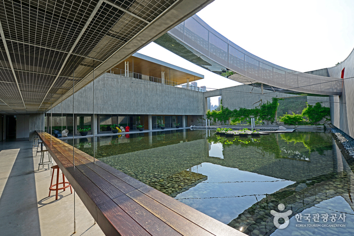 고려제강 기념관은 2014년 부산다운 건축상 대상을 수상했다.