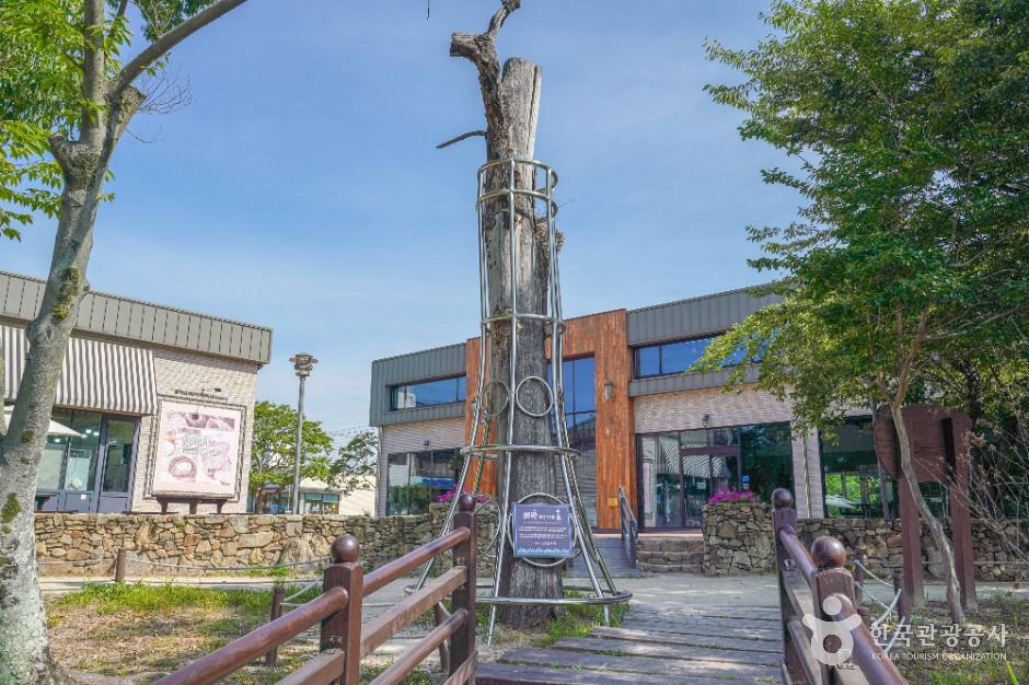 강주연못