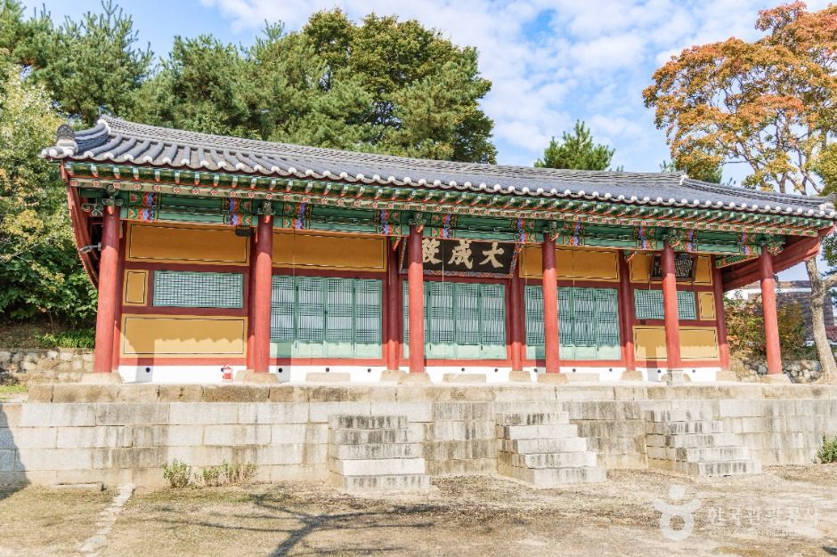 thumbnail-춘천향교-1