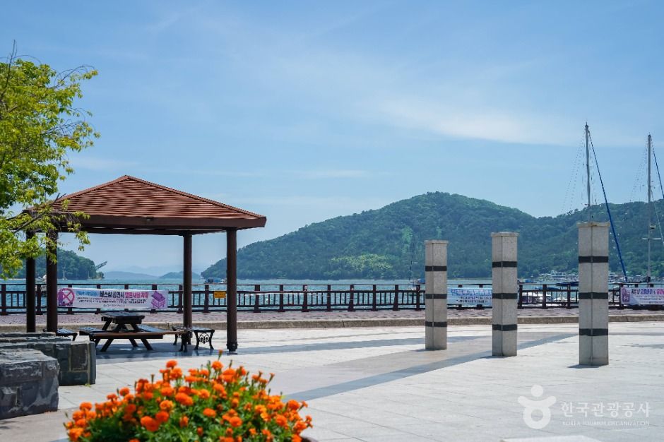 thumbnail-진해루해변공원-5