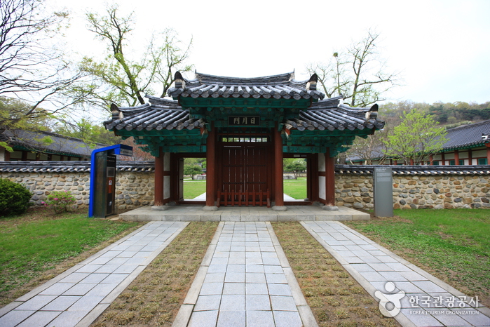 Jeonjuhyanggyo Confucian School (전주향교)