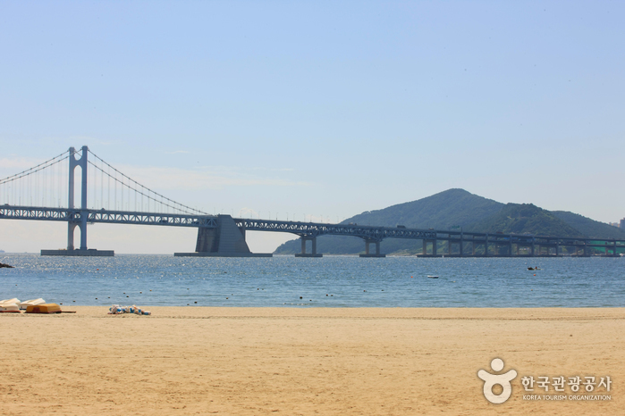 Gwangalli Beach (광안리해수욕장)