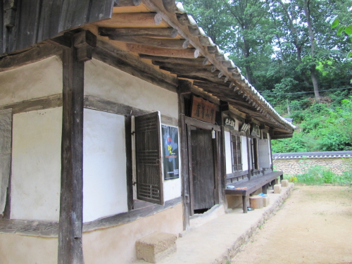 Hyangsan House (향산고택)