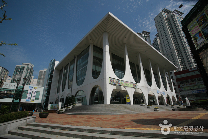 Busan Citizens Hall (부산시민회관)