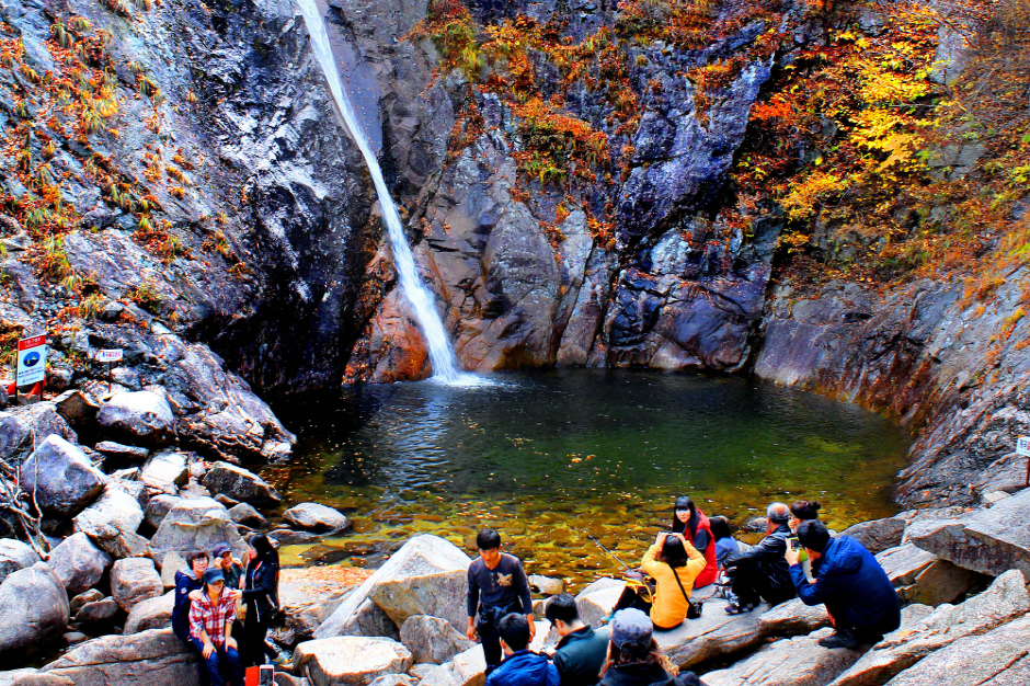 Biryongpokpo Falls (비룡폭포)