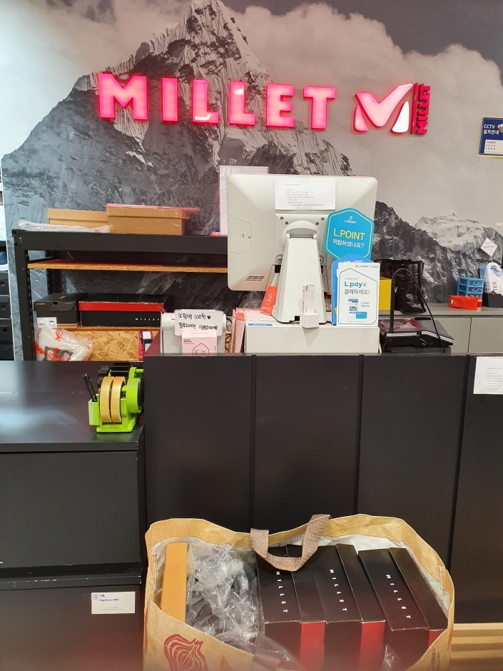 Millet - Lotte Factory Gasan Branch [Tax Refund Shop] (밀레 롯데팩토리 가산)
