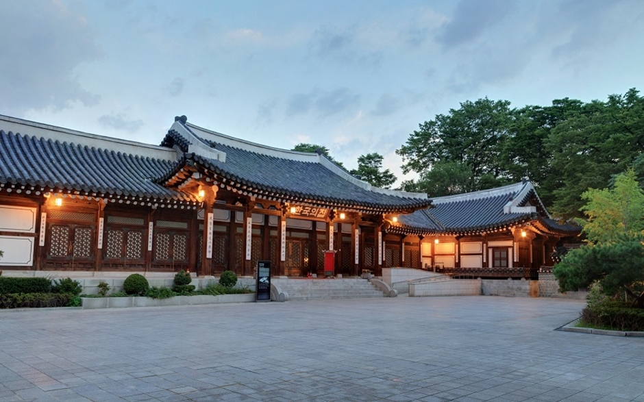 The Korea House (한국의집)