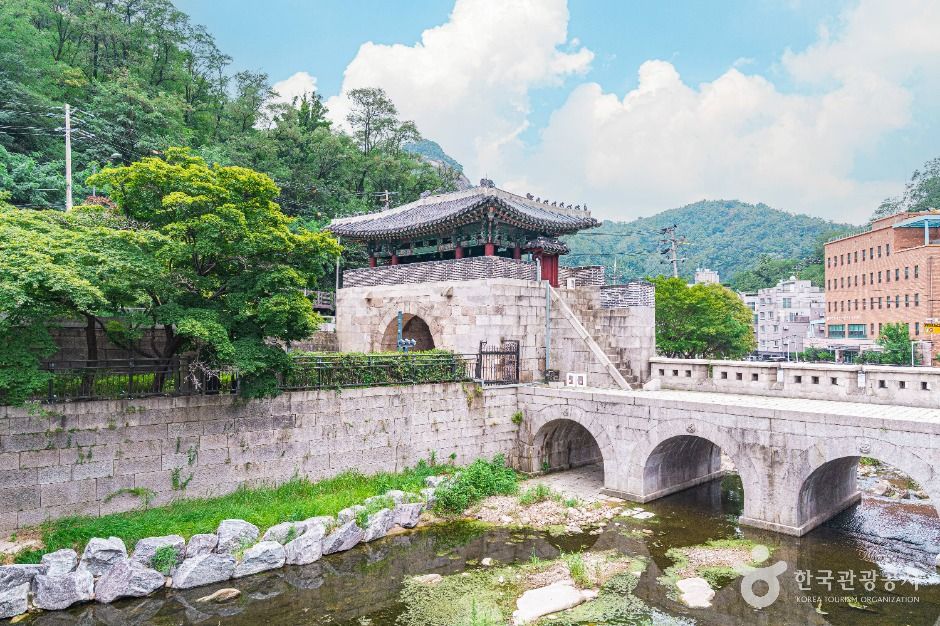 홍지문 및 탕춘대성