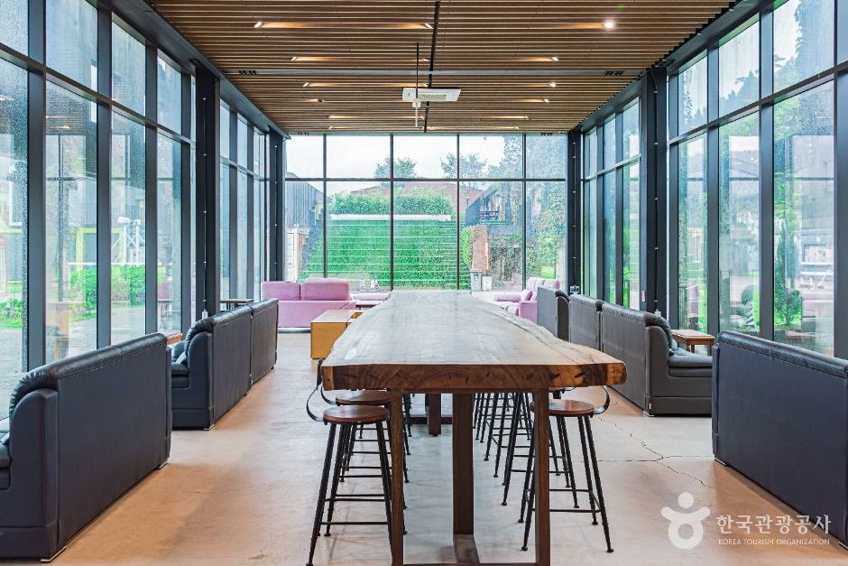 산속등대 복합문화공간