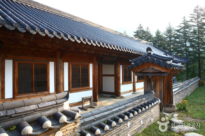 Baekdamsa Temple (백담사)