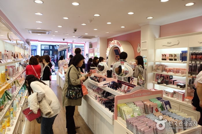 ETUDE HOUSE（明洞1号店）（에뛰드하우스（명동1호점））1