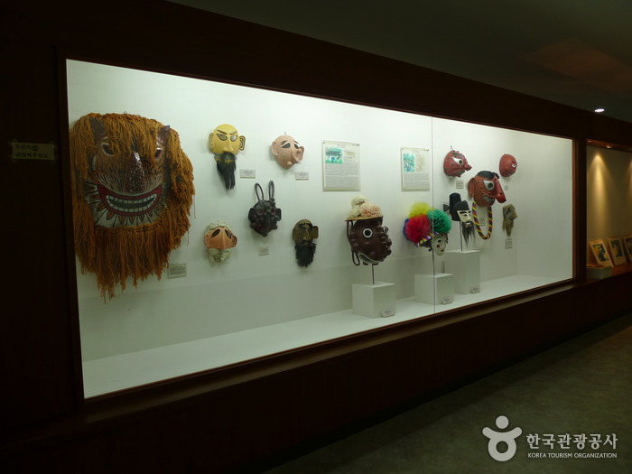 Hahoe Mask Museum (하회동 탈 박물관)