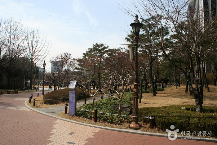 Parc Commémoratif de Gukchaebosang (국채보상운동기념공원)4