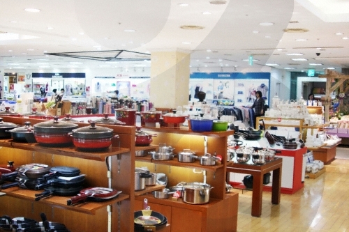 Small Business Distribution Center (Happy World Department Store) (중소기업유통센터-행복한세상 백화점)