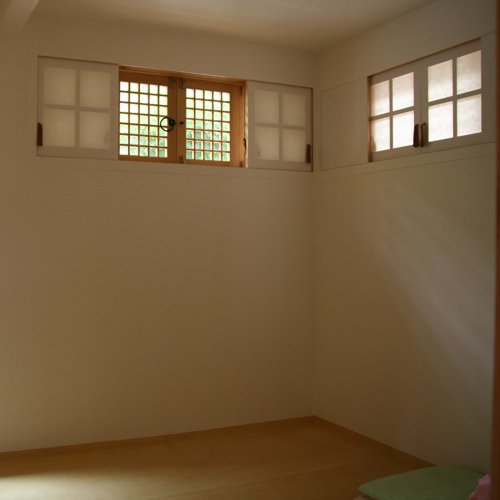 Charm House (참 하우스)