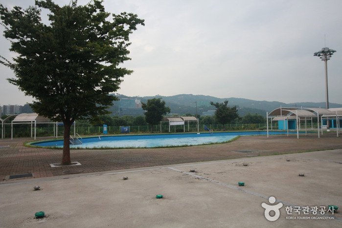 Piscines en plein air au parc de Hangang - Gwangnaru (한강시민공원 광나루수영장)