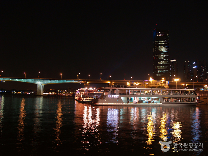 E-Land Cruise (bateau de croisière du fleuve Han) (한강유람선)