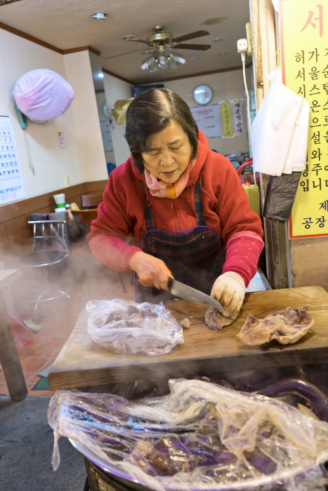 성동시장에서 맛볼 수 있는 찹쌀순대